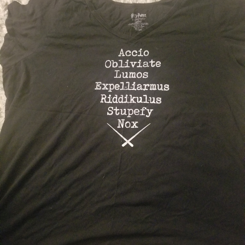 Torrid 5 Harry Potter v neck